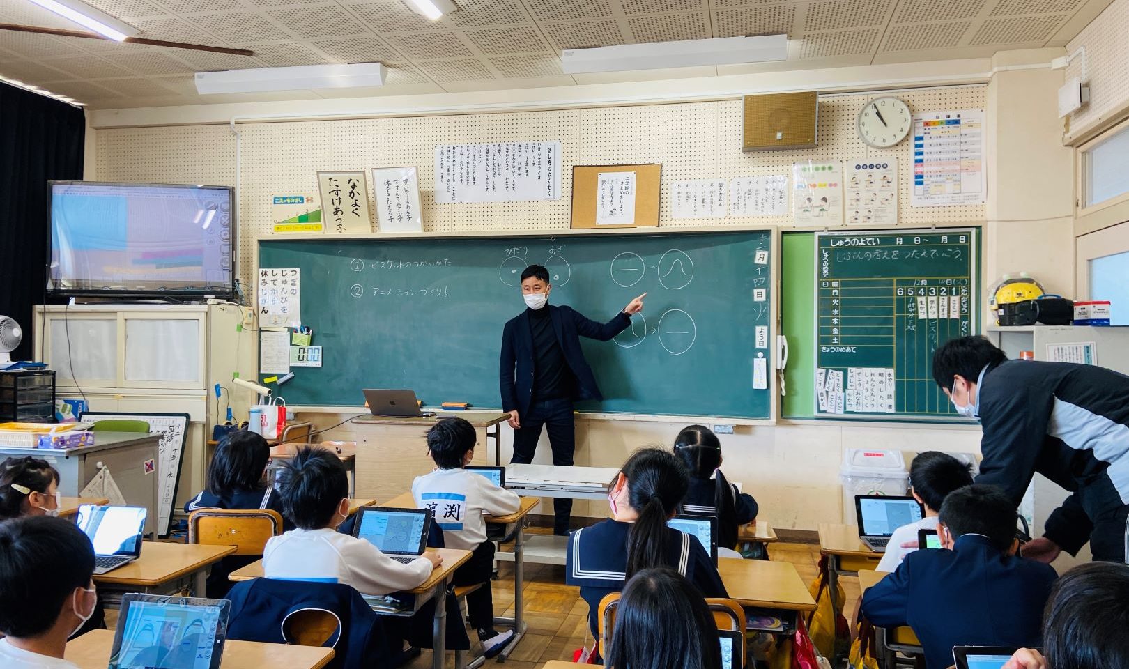 子どもたちの個性に合わせて授業を展開する中村先生