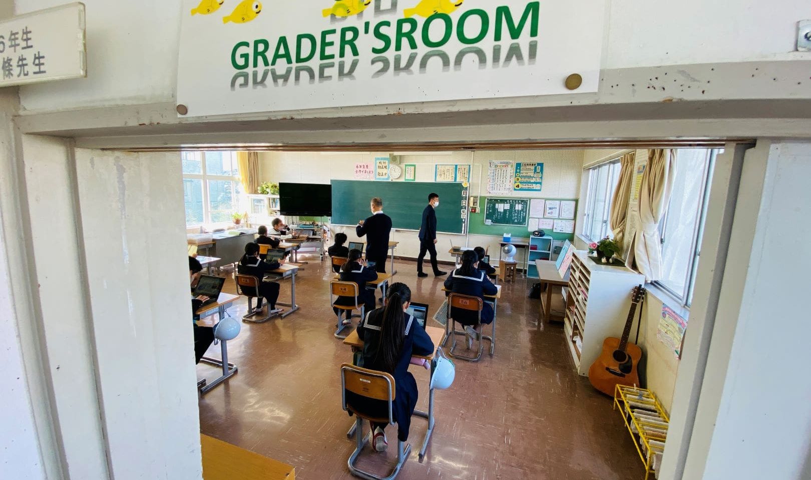 STEAM教育の授業を実施する6年生の教室